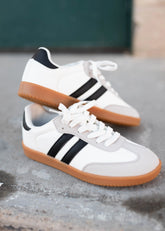 Lisa Black and White Sneakers